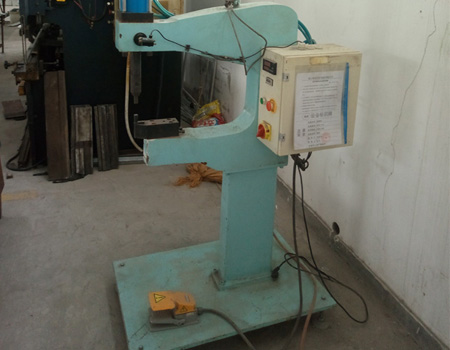 鉚接機(jī)